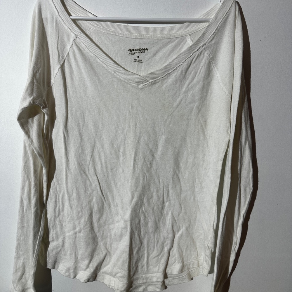 Arizona Jean Company Women's White V-Neck Long Sleeve Tee